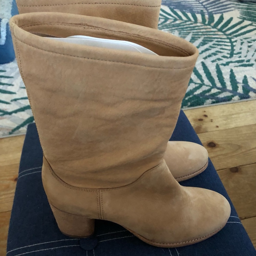 Women’s Frye Boots - Picture 4 of 10